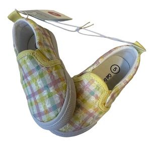 NWT Cat & Jack slip on Keagan Sneakers. Pastel colors in background.